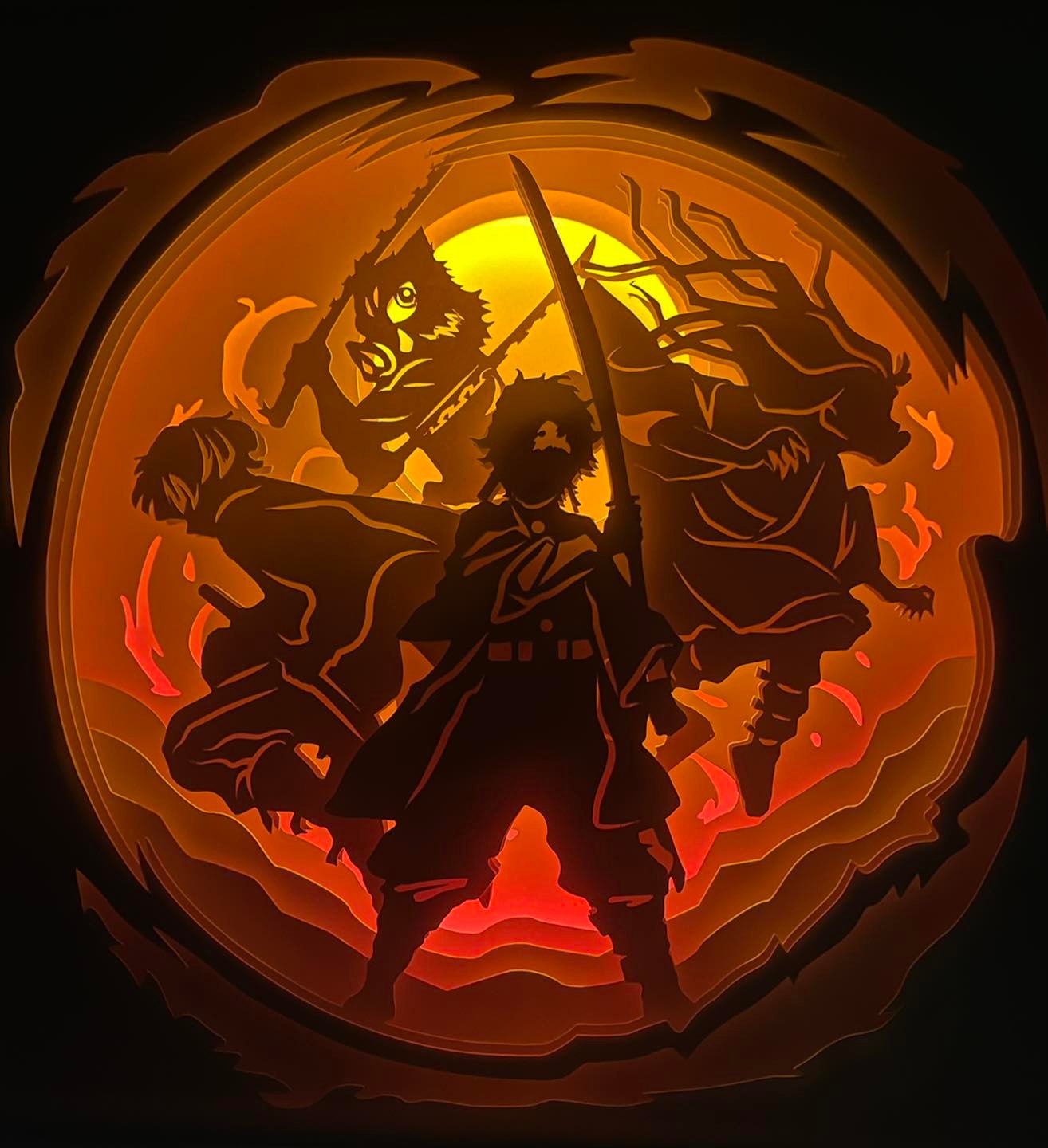 Demon Slayer, Kimetsu no Yaiba, manga culte, anime culte, Tanjiro Kamado, Nezuko Kamado, Zenitsu, Inosuke, Giyu Tomioka, Hashira, piliers Demon Slayer, sabre nichirin, souffle du soleil, combat de démons, shonen à succès, univers fantastique, Japon féodal, série animée culte, tableau lumineux, lightbox, shadowbox, cadre lumineux, décoration murale, papier découpé, art lumineux, cadeau otaku, idée cadeau manga, déco geek