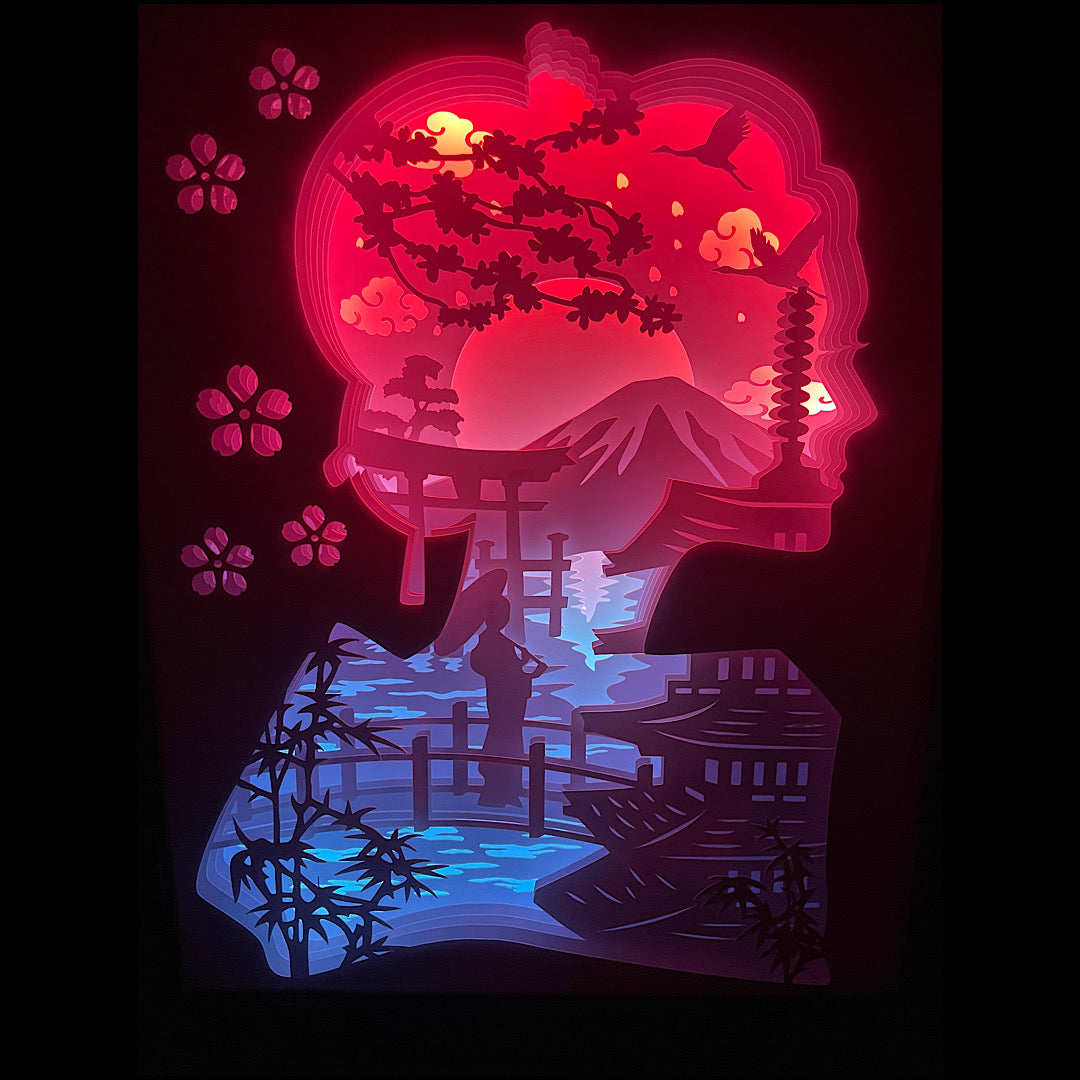 geisha, art japonais, kimono, éventail, femme japonaise, culture nippone, tradition japonaise, beauté orientale, mont Fuji, torii, temple japonais, pagode, cerisiers en fleurs, sakura, univers asiatique, art oriental, élégance japonaise, silhouette féminine, histoire du Japon, tableau lumineux, lightbox, shadowbox, cadre lumineux, papier découpé, art lumineux, décoration murale, déco japonaise, idée cadeau zen