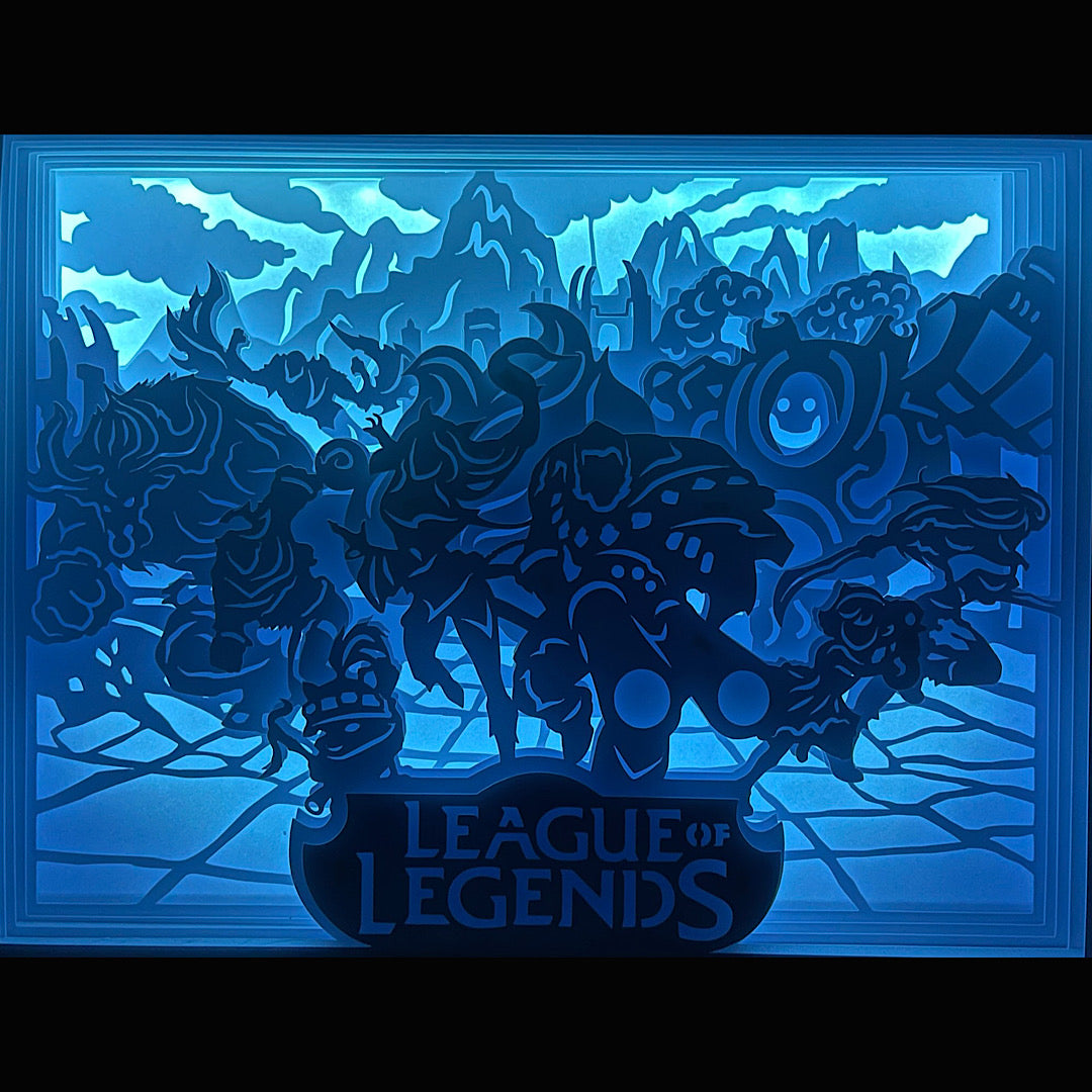 League of Legends, LoL, Riot Games, jeu vidéo culte, MOBA, Summoner’s Rift, champion LoL, Jinx, Vi, Ahri, Yasuo, Lux, Zed, Thresh, univers fantastique, Arcane, Netflix, Runeterra, combat stratégique, esport, jeu multijoueur, jeu en ligne, communauté LoL, tableau lumineux, lightbox, shadowbox, cadre lumineux, papier découpé, art lumineux, décoration murale, idée cadeau gamer, déco geek, cadeau fan LoL