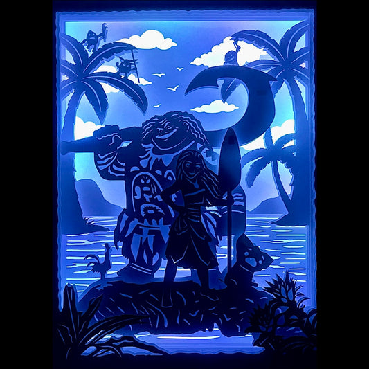 Vaiana, Maui, Disney, océan, Polynésie, esprit de l’océan, légende polynésienne, aventure en mer, demi-dieu, île tropicale, décor exotique, tableau lumineux Vaiana, lightbox Disney, shadowbox, papier découpé, cadre lumineux, décoration Disney, idée cadeau enfant, film d’animation, héroïne Disney, art lumineux
