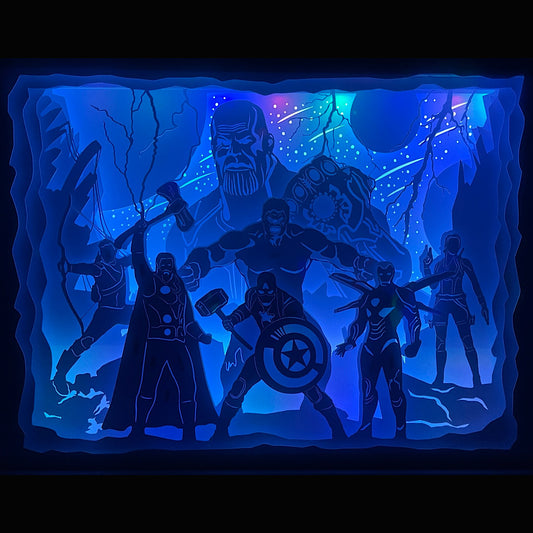 Avengers, Marvel, Iron Man, Captain America, Thor, Hulk, Black Widow, Hawkeye, super-héros, Avengers Endgame, Avengers Infinity War, MCU, Marvel Cinematic Universe, équipe Marvel, film culte, saga Marvel, comics, Stan Lee, science-fiction, action, tableau lumineux, lightbox, shadowbox, cadre lumineux, décoration murale, papier découpé, art lumineux, cadeau geek, idée cadeau Marvel, déco cinéma