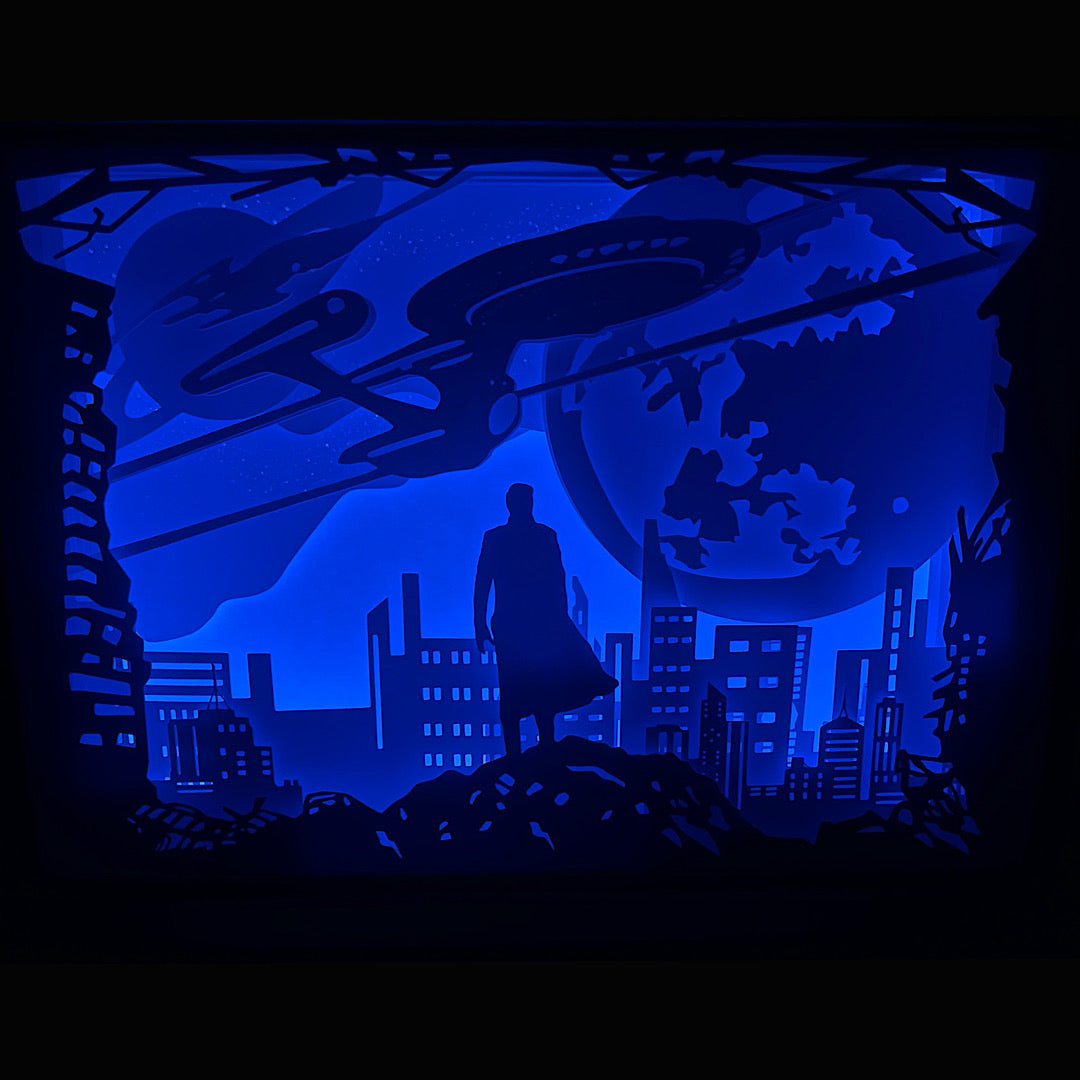 Star Trek, USS Enterprise, capitaine Kirk, Spock, Leonard Nimoy, Jean-Luc Picard, Next Generation, Deep Space Nine, Voyager, Discovery, science-fiction, saga culte, série culte, films Star Trek, vaisseau spatial, Fédération des planètes unies, Klingons, Borgs, exploration spatiale, univers futuriste, aventure galactique, tableau lumineux, lightbox, shadowbox, cadre lumineux, papier découpé, art lumineux, décoration murale, idée cadeau geek, déco sci-fi, cadeau fan Star Trek