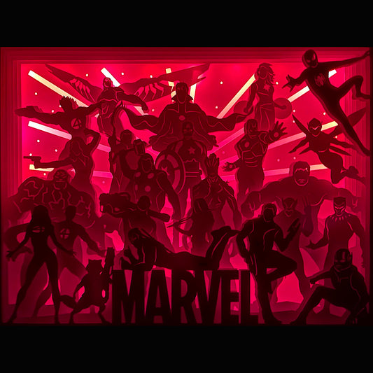 Marvel, MCU, Marvel Cinematic Universe, comics Marvel, super-héros, Avengers, Iron Man, Captain America, Thor, Hulk, Black Widow, Hawkeye, Spider-Man, Black Panther, Doctor Strange, Ant-Man, Scarlet Witch, Loki, Groot, Gardiens de la Galaxie, multivers, Stan Lee, films Marvel, saga Avengers, univers cosmique, tableau lumineux, lightbox, shadowbox, cadre lumineux, papier découpé, art lumineux, décoration murale, idée cadeau geek, déco super-héros, cadeau fan Marvel