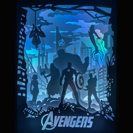 Avengers, Marvel, Iron Man, Captain America, Thor, Hulk, Black Widow, Hawkeye, super-héros, Avengers Endgame, Avengers Infinity War, MCU, Marvel Cinematic Universe, équipe Marvel, film culte, saga Marvel, comics, Stan Lee, science-fiction, action, tableau lumineux, lightbox, shadowbox, cadre lumineux, décoration murale, papier découpé, art lumineux, cadeau geek, idée cadeau Marvel, déco cinéma