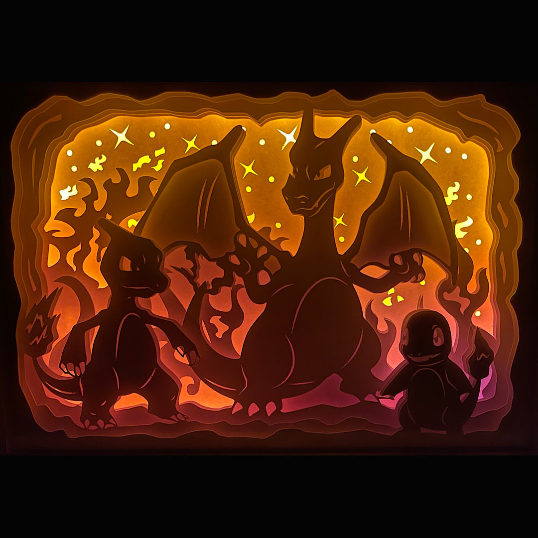 Pokémon, Pokemon, Salamèche, Charmander, Reptincel, Charmeleon, Dracofeu, Charizard, évolution Pokémon, starter Pokémon, type feu, attaque lance-flammes, Pikachu, Sacha, dresseur Pokémon, pokédex, combat Pokémon, arène Pokémon, créature légendaire, manga culte, anime culte, jeu vidéo Pokémon, univers fantastique, tableau lumineux, lightbox, shadowbox, cadre lumineux, papier découpé, art lumineux, décoration murale, idée cadeau geek, déco otaku, cadeau fan Pokémon