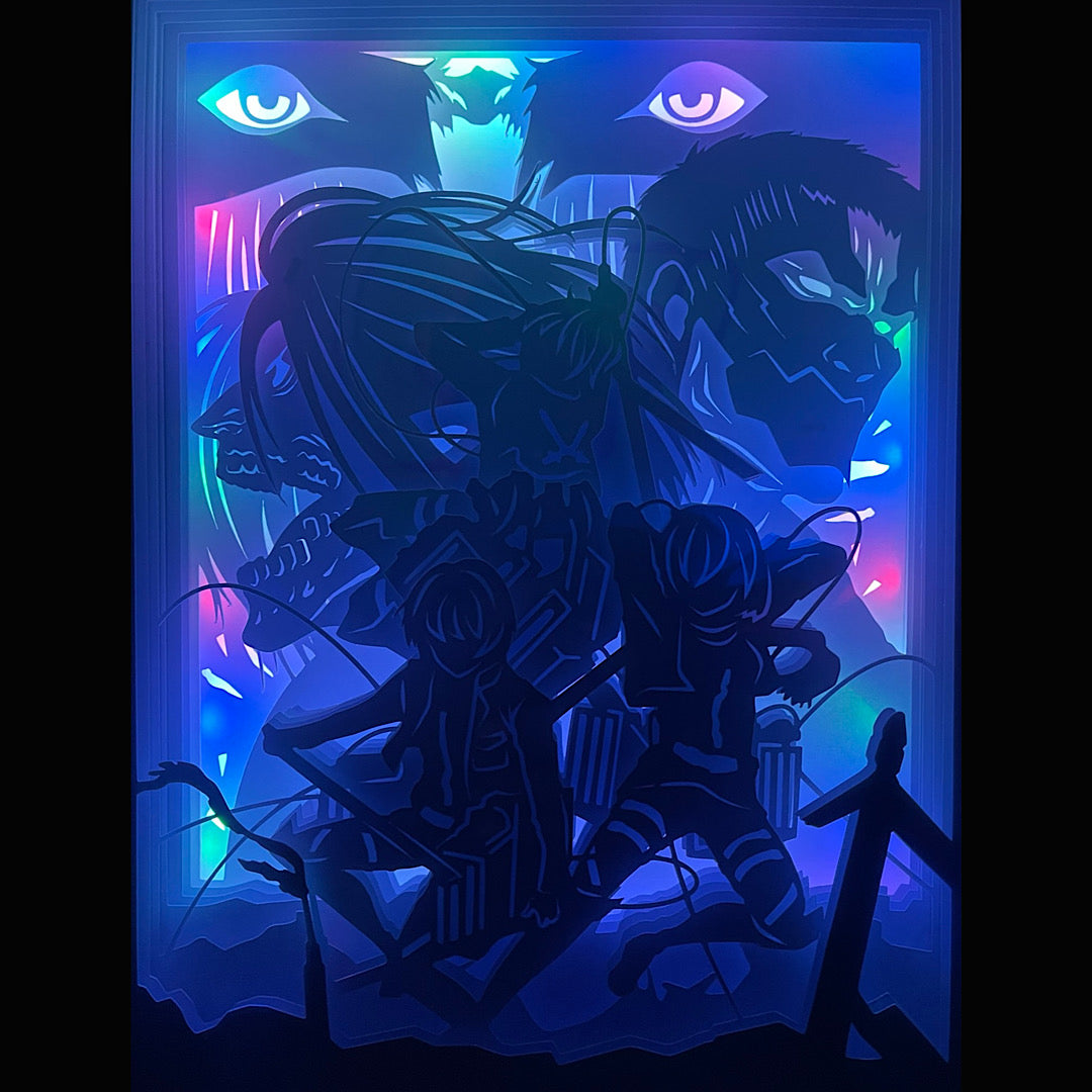 L’Attaque des Titans, Shingeki no Kyojin, Attack on Titan, Hajime Isayama, Eren Jaeger, Mikasa Ackerman, Armin Arlert, Livaï, titan colossal, titan cuirassé, bataillon d’exploration, mur Maria, mur Rose, mur Sina, shonen culte, manga culte, anime culte, univers post-apocalyptique, combat épique, liberté, humanité contre titans, tableau lumineux, lightbox, shadowbox, cadre lumineux, papier découpé, art lumineux, décoration murale, idée cadeau manga, déco geek, cadeau otaku