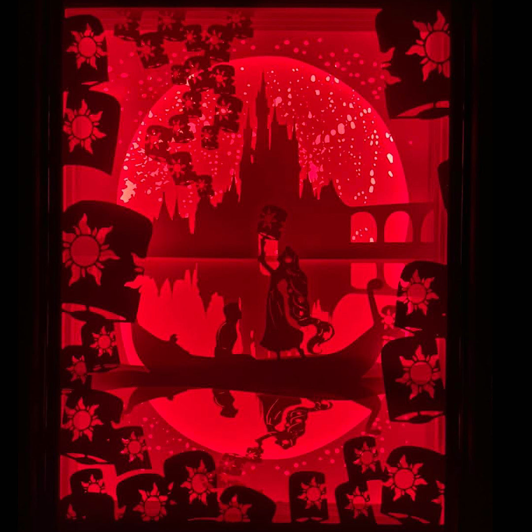 Raiponce, Tangled, Disney, princesse Raiponce, Flynn Rider, Pascal, Maximus, Mère Gothel, cheveux magiques, tour de Raiponce, lanternes flottantes, royaume de Corona, film d’animation culte, univers féerique, conte de fées, princesse Disney, romance magique, dessin animé Disney, aventure enchantée, chanson Je veux y croire, magie Disney, tableau lumineux, lightbox, shadowbox, cadre lumineux, papier découpé, art lumineux, décoration murale, idée cadeau Disney, déco féerique, cadeau fan Disney