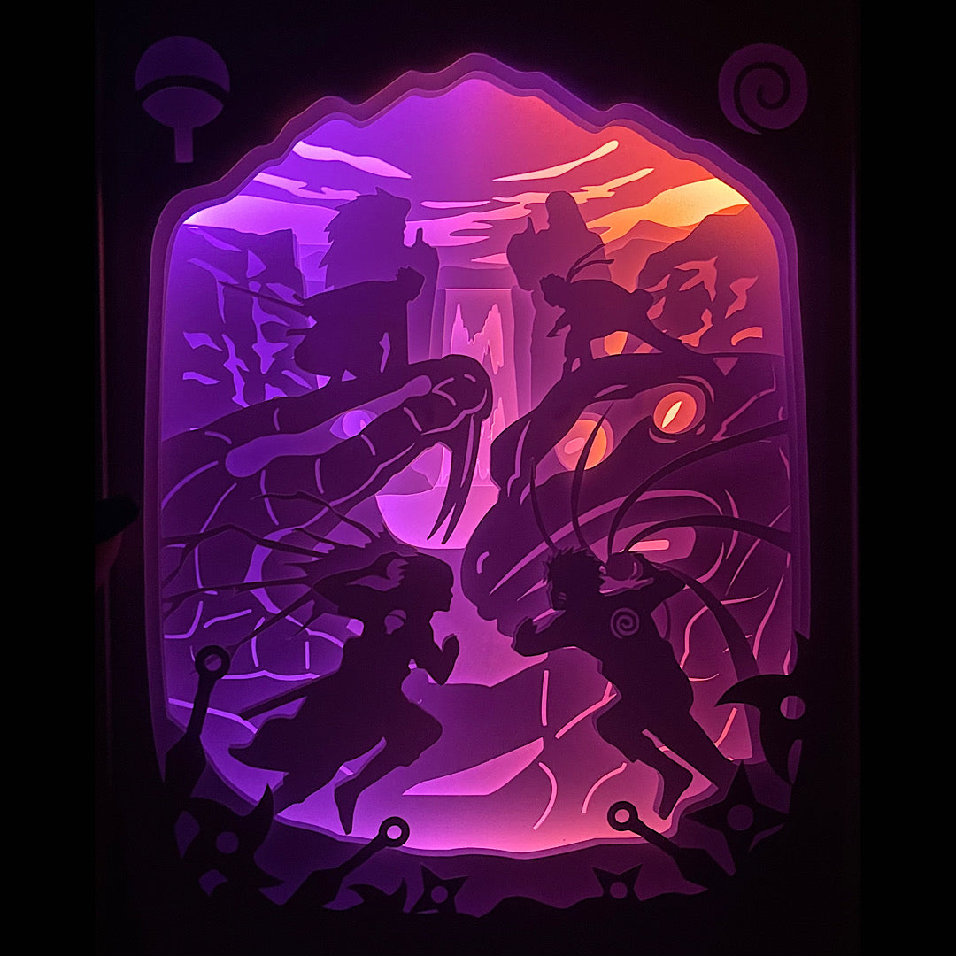 Naruto, Naruto Shippuden, Masashi Kishimoto, Uzumaki Naruto, Sasuke Uchiha, combat final, Vallée de la Fin, Kyubi, Sharingan, Rinnegan, Susanoo, Bijuu, ninjutsu, genjutsu, shonen culte, manga culte, anime culte, rivalité légendaire, affrontement épique, univers ninja, Konoha, Hokage, tableau lumineux, lightbox, shadowbox, cadre lumineux, papier découpé, art lumineux, décoration murale, idée cadeau manga, déco geek, cadeau otaku