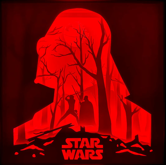 Star Wars, Darth Vader, Dark Vador, Luke Skywalker, combat au sabre laser, Jedi, Sith, Empire galactique, saga culte, George Lucas, La Guerre des étoiles, univers galactique, Force obscure, côté obscur, bataille épique, forêt Star Wars, duel père et fils, science-fiction, film culte, trilogie originale, tableau lumineux, lightbox, shadowbox, cadre lumineux, papier découpé, art lumineux, décoration murale, idée cadeau geek, déco sci-fi, cadeau fan Star Wars