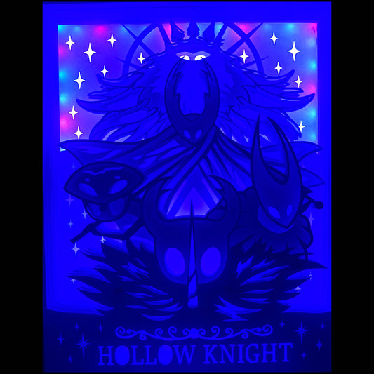 Hollow Knight, The Knight, Grimm, Hornet, Radiance, Hallownest, Team Cherry, jeu vidéo indépendant, gaming, univers sombre, fantasy, insectes, chevalier, tableau lumineux, lightbox gaming, shadowbox, papier découpé, décoration gamer, déco gaming, lampe décorative, cadeau gamer, ambiance mystique, fan art Hollow Knight, indie game