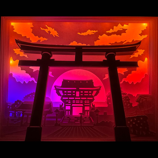 torii japonais, porte torii, sanctuaire shinto, temple japonais, Japon traditionnel, spiritualité japonaise, culture nippone, mont Fuji, cerisiers en fleurs, sakura, paysage japonais, univers zen, méditation, voyage au Japon, symbole sacré, entrée de sanctuaire, architecture japonaise, décor spirituel, tableau lumineux, lightbox, shadowbox, cadre lumineux, papier découpé, art lumineux, décoration murale, idée cadeau zen, déco japonaise, ambiance méditative