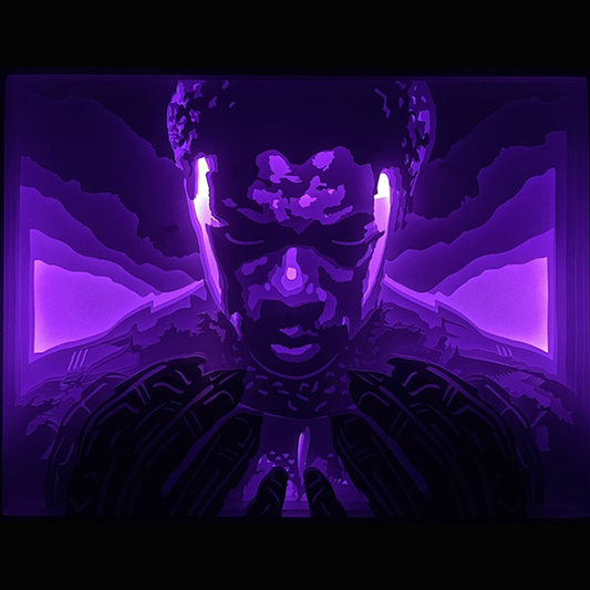 Black Panther, Marvel, Wakanda, T’Challa, Chadwick Boseman, roi du Wakanda, guerrier légendaire, film Black Panther, Wakanda Forever, MCU, Avengers, super-héros Marvel, comics cultes, univers Marvel, hommage Chadwick Boseman, panthère noire, héros masqué, Afrique futuriste, tableau lumineux, lightbox, shadowbox, cadre lumineux, décoration murale, papier découpé, art lumineux, déco cinéma, idée cadeau Marvel, cadeau geek