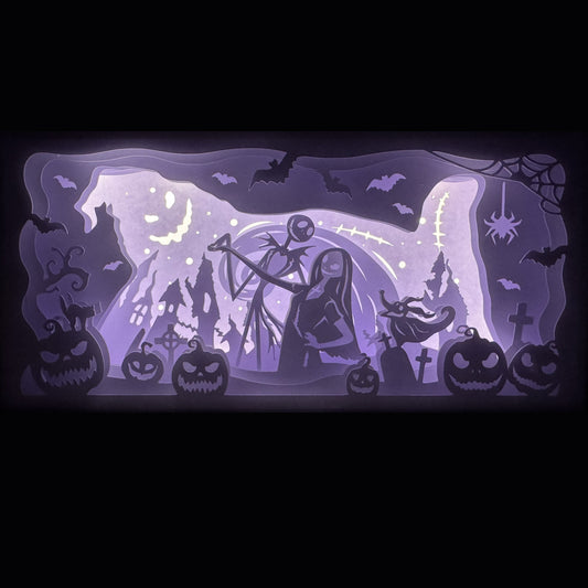L’Étrange Noël de Monsieur Jack, The Nightmare Before Christmas, Tim Burton, Disney, Jack Skellington, Sally, couple gothique, romance magique, univers fantastique, stop motion, film d’animation culte, Halloween et Noël, ambiance gothique, amour féerique, personnages emblématiques, conte macabre, tableau lumineux, lightbox, shadowbox, cadre lumineux, papier découpé, art lumineux, décoration murale, idée cadeau Disney, déco romantique, cadeau geek