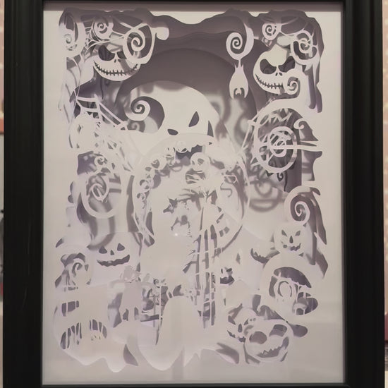 L’Étrange Noël de Monsieur Jack, The Nightmare Before Christmas, Tim Burton, Disney, Jack Skellington, Sally, Oogie Boogie,roi des citrouilles, citrouille, squelette, personnage culte, univers gothique, film d’animation culte, stop motion, Halloween Town, Noël magique, film sombre et féerique, héros emblématique, tableau lumineux, lightbox, shadowbox, cadre lumineux, papier découpé, art lumineux, décoration murale, idée cadeau Disney, déco geek